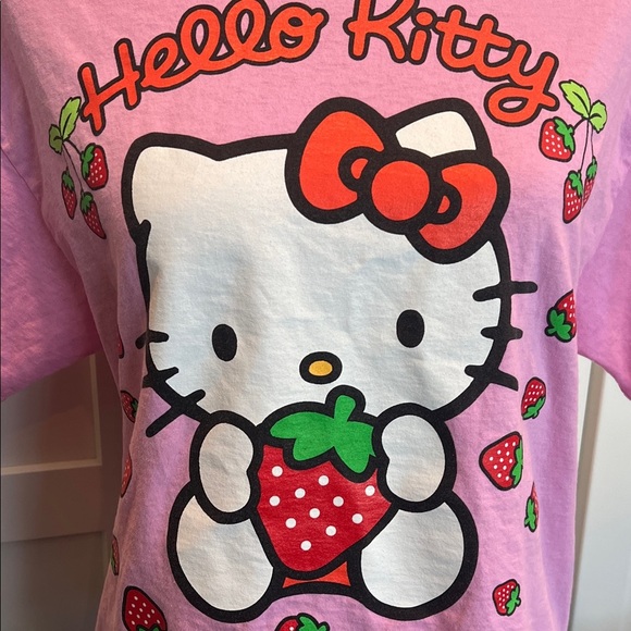 🍓 The Hello Kitty Pink Strawberry Tee - Picture 5 of 5